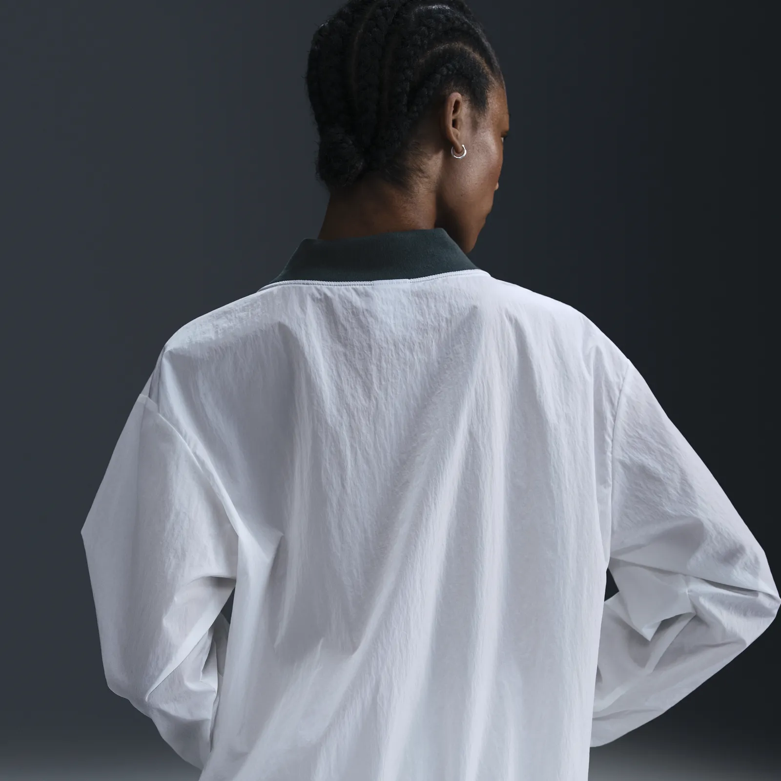 Nike Sportswear Essential V-Neck Long Sleeve T-Shirt